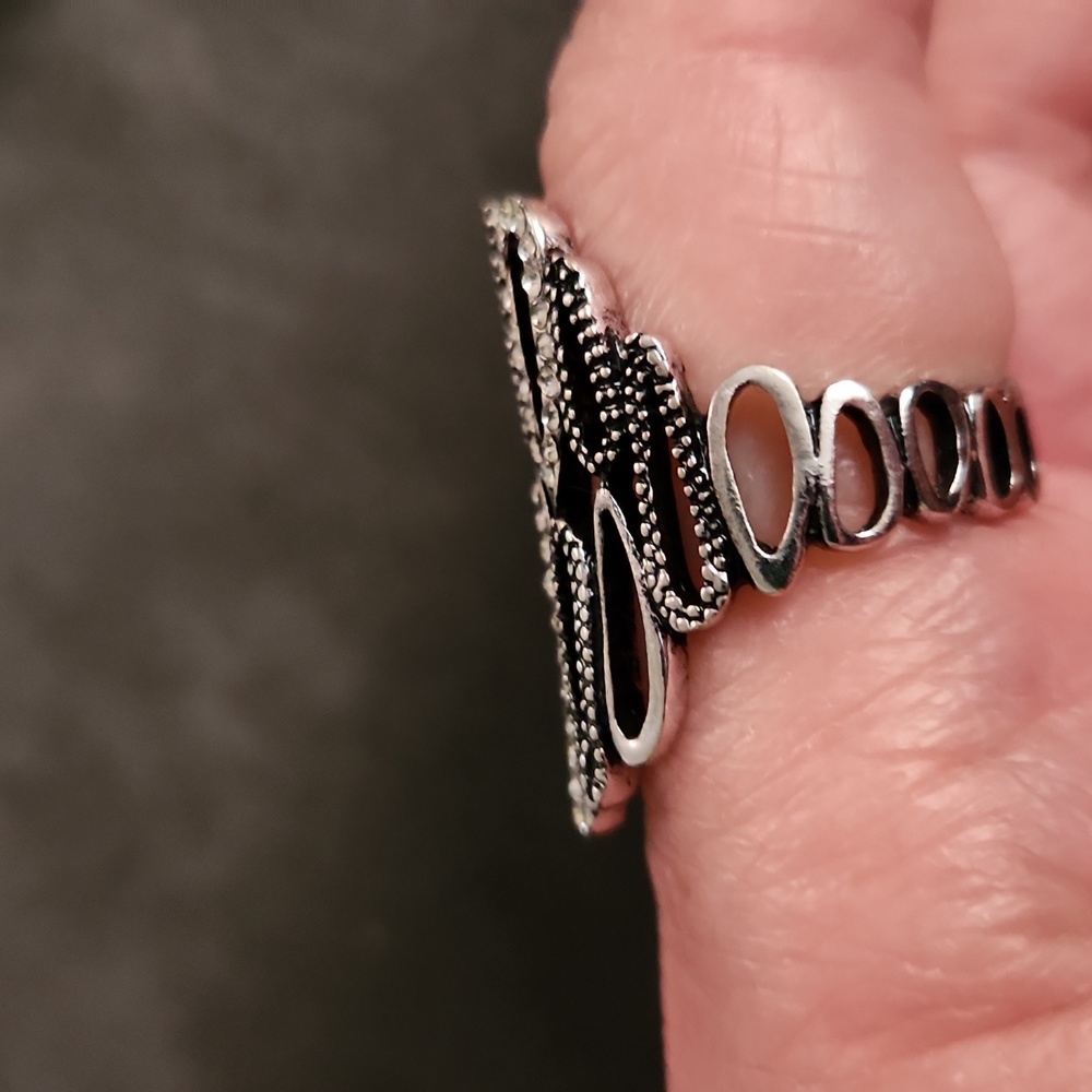 NEW- RING, SIZE 9 - Picture 5 of 7